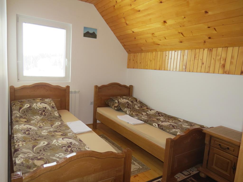 Rooms And Bungalows Sreten Zugic Žabljak Oda fotoğraf